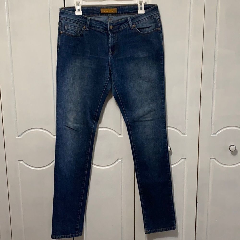 COSMO Skinny Medium Wash Jeans size 9/10